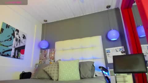 Yiyo online show from 12/15/24, 07:10