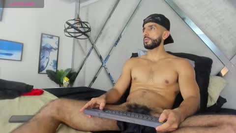 Yiyo online show from 12/27/24, 07:40