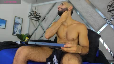 Yiyo online show from 01/04/25, 08:06