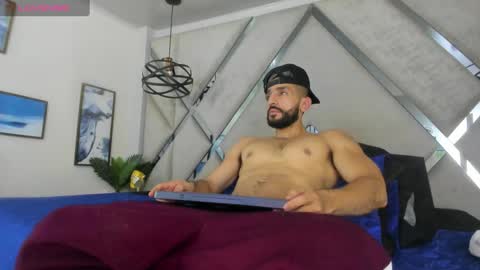 Yiyo online show from 01/10/25, 07:46