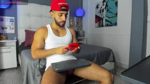 Snapshot of yiyo10_ chatting on 10/14/25, 09:37 Yiyo online show from 10/14/25, 09:37