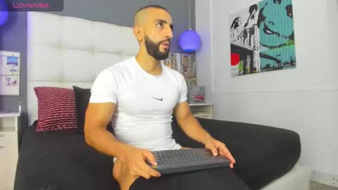 Snapshot of yiyo10_ chatting on 10/23/25, 08:29 Yiyo online show from 10/23/25, 08:29