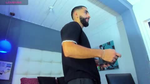 Yiyo online show from 12/18/25, 04:29