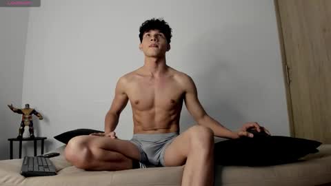 Snapshot of yizus_bonz chatting on 10/23/25, 12:21 yizus_bonz online show from 10/23/25, 12:21