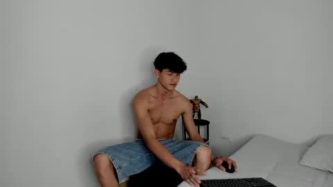 Snapshot of yizus_bonz chatting on 10/25/25, 12:07 yizus_bonz online show from 10/25/25, 12:07