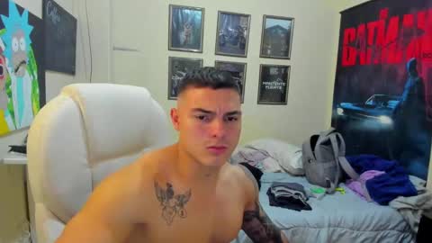 Snapshot of yker18 chatting on 09/13/25, 04:45 yker online show from 09/13/25, 04:45