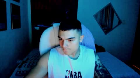 Snapshot of yker18 chatting on 10/12/25, 08:08 yker online show from 10/12/25, 08:08