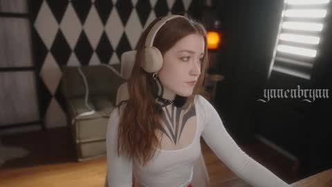 ynnenbrynn online show from 10/14/25, 06:47