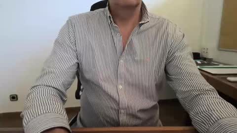 Snapshot of yo47 chatting on 11/17/25, 02:45 Yo47 online show from 11/17/25, 02:45