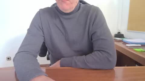 Snapshot of yo47 chatting on 12/18/25, 02:23 Yo47 online show from 12/18/25, 02:23