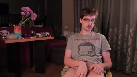 Max online show from 11/15/25, 04:43