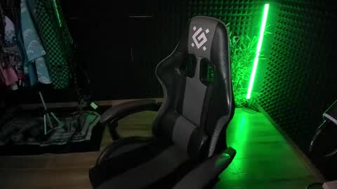 Snapshot of yoi_aji chatting on 10/23/25, 05:51 You can ask my name in pm online show from 10/23/25, 05:51