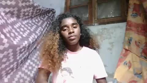 yolandrina05 online show from 09/14/25, 01:27