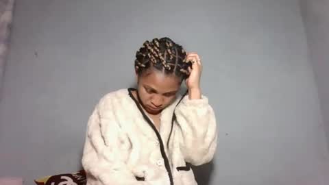 yolandrina05 online show from 09/24/25, 05:16