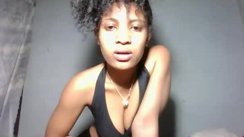 yolandrina05 online show from 09/28/25, 09:31