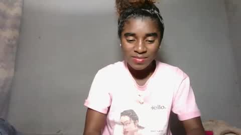 yolandrina05 online show from 09/30/25, 06:51