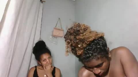 yolandrina05 online show from 10/02/25, 09:44