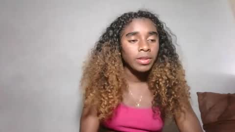 yolandrina05 online show from 10/05/25, 06:39