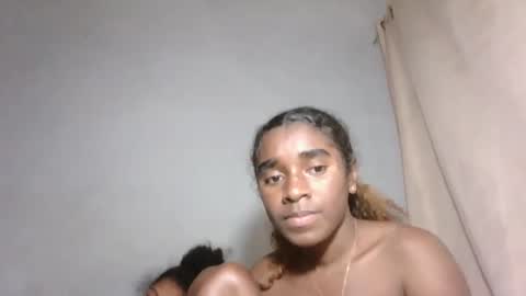 yolandrina05 online show from 10/10/25, 09:30