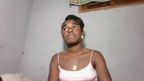 yolandrina05 online show from 10/26/25, 04:46