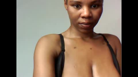 amazingkellyxx online show from 10/17/25, 07:44