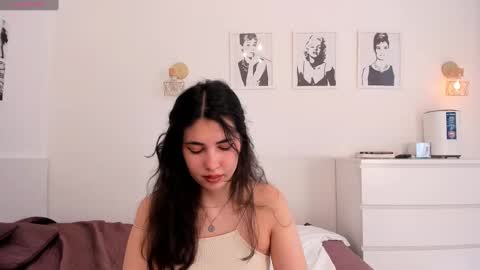 yooleen online show from 02/18/25, 07:32