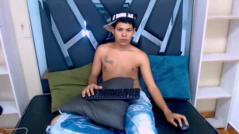 Snapshot of yordi_alpha chatting on 10/25/25, 12:23 Yordi online show from 10/25/25, 12:23