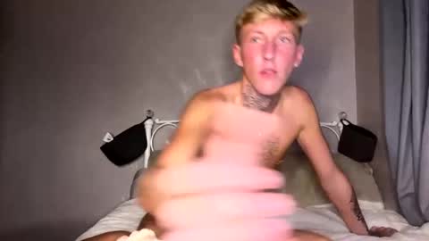 Snapshot of yorkshirelad208 chatting on 01/07/25, 06:24 Harrison online show from 01/07/25, 06:24