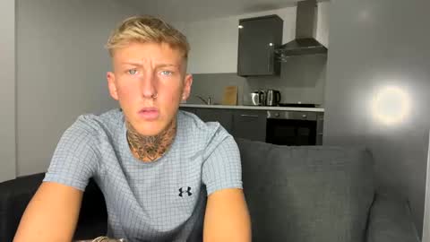 Snapshot of yorkshirelad208 chatting on 02/12/25, 05:05 Harrison online show from 02/12/25, 05:05