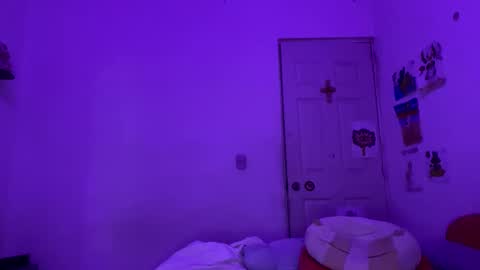 yorlenig692 online show from 11/17/25, 01:22