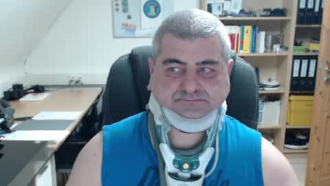 Snapshot of yoschi1976 chatting on 02/09/25, 05:01 yoschi1976 online show from 02/09/25, 05:01