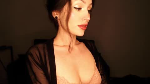 Snapshot of you_deserve chatting on 01/04/25, 06:09 Sophie online show from 01/04/25, 06:09