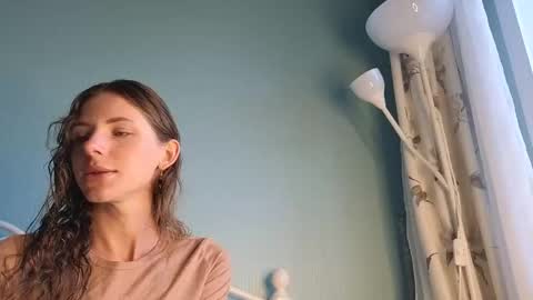 Snapshot of you_desire chatting on 09/21/25, 11:01 Liliya online show from 09/21/25, 11:01