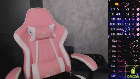 Snapshot of you_lika chatting on 11/23/25, 02:33 Lika online show from 11/23/25, 02:33