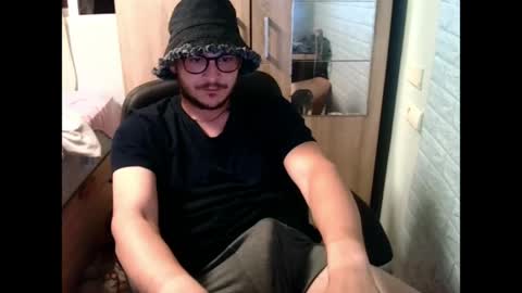 Snapshot of younromki chatting on 05/30/26, 11:35 A... online show from 05/30/26, 11:35