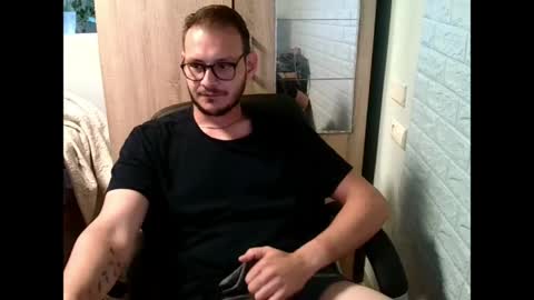 Snapshot of younromki chatting on 05/31/26, 05:42 A... online show from 05/31/26, 05:42