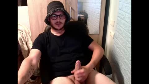 Snapshot of younromki chatting on 05/31/26, 09:27 A... online show from 05/31/26, 09:27