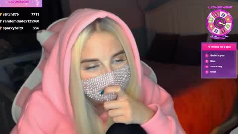 Snapshot of your___barbie chatting on 01/02/25, 01:27 Barbie online show from 01/02/25, 01:27