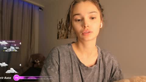 Snapshot of your__voice chatting on 10/16/25, 07:37 Camilla online show from 10/16/25, 07:37