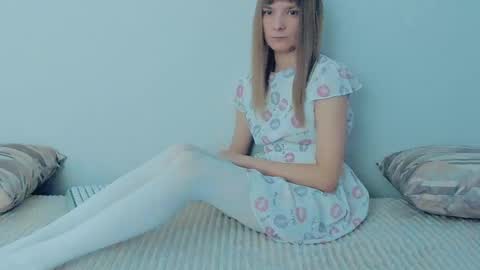 Lily online show from 09/11/25, 10:37