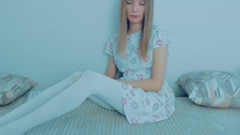 Lily online show from 10/16/25, 04:13