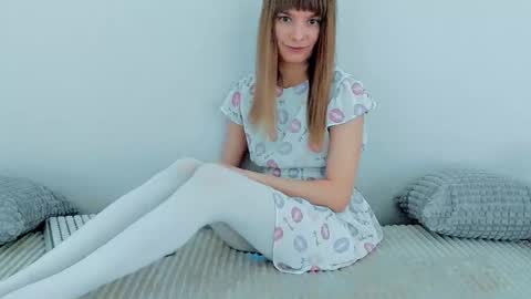 Snapshot of your_caramelka chatting on 12/21/25, 04:19 Lily online show from 12/21/25, 04:19