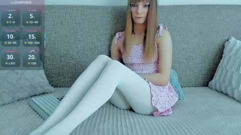 Snapshot of your_caramelka chatting on 04/07/26, 04:35 Lily online show from 04/07/26, 04:35