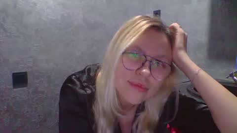 Snapshot of your_catx chatting on 12/17/25, 08:48 your_catx online show from 12/17/25, 08:48