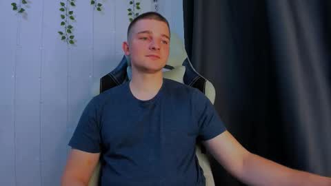 Snapshot of your_claddagh chatting on 10/17/25, 08:00 your_claddagh online show from 10/17/25, 08:00