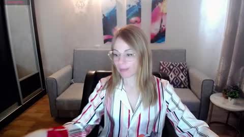 Snapshot of your_crush_12 chatting on 10/21/25, 06:25 your_crush_12 online show from 10/21/25, 06:25