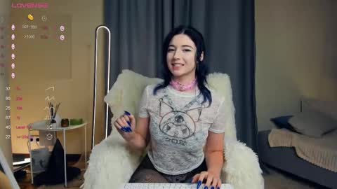 Snapshot of your_desssert chatting on 02/16/25, 01:05 Lina online show from 02/16/25, 01:05