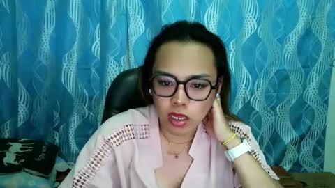 your_dreamgirlxxx69 online show from 09/18/25, 06:04