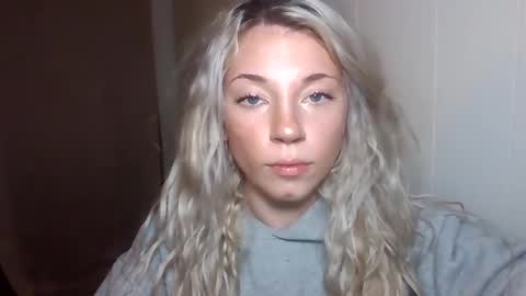 your_fav1 online show from 10/25/25, 01:46