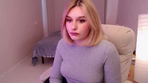 Snapshot of your_freya chatting on 02/21/25, 12:39 Freya online show from 02/21/25, 12:39